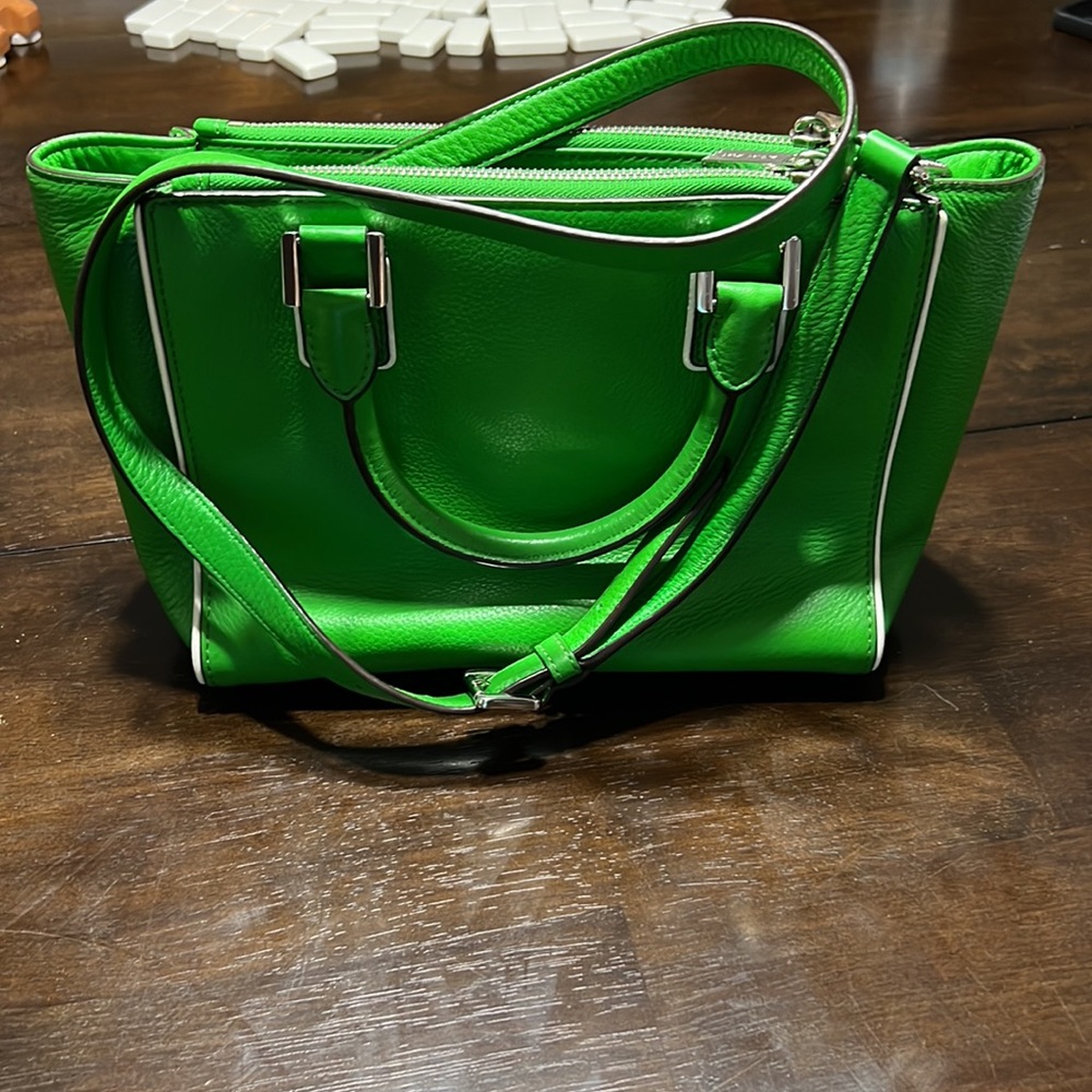 Michael Kors , green purse with handles and shoulder strap 3 zippered pockets ! - Picture 8 of 8